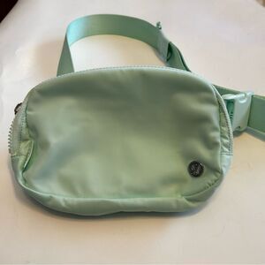 NWOT lululemon athletica Mint Green Everything Crossbody Bag